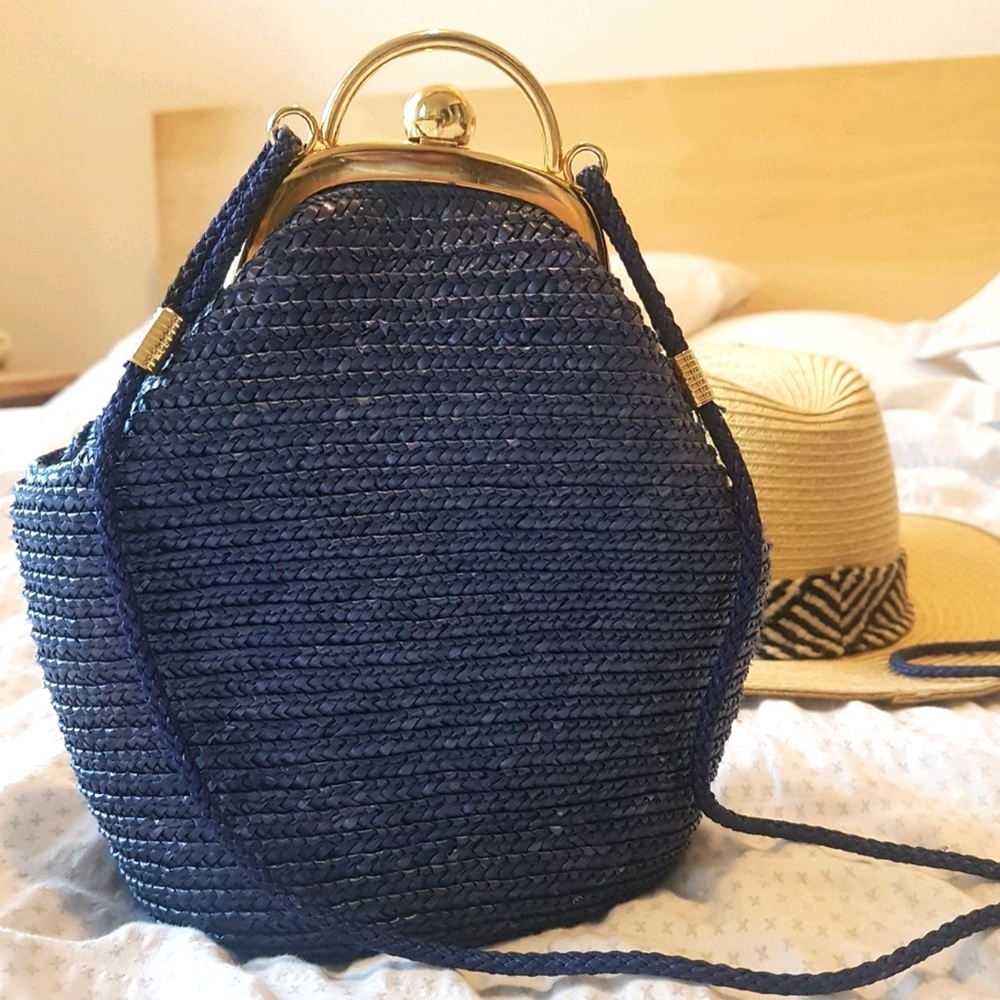 👜 Vintage rattan purse in royal navy blue